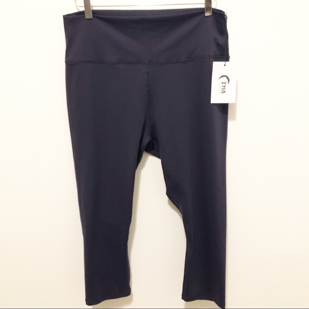 Zyia Navy Ascend High Rise Capri Leggings Size  20